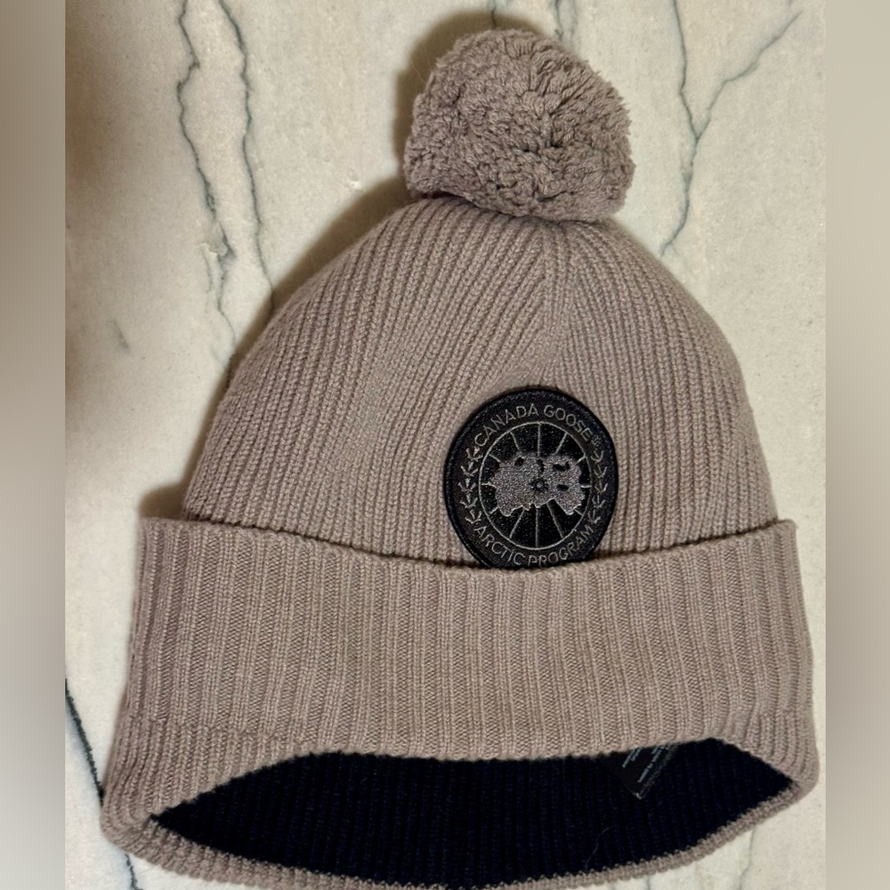 CANADA GOOSE WOMEN'S TECH TOQUE NWT